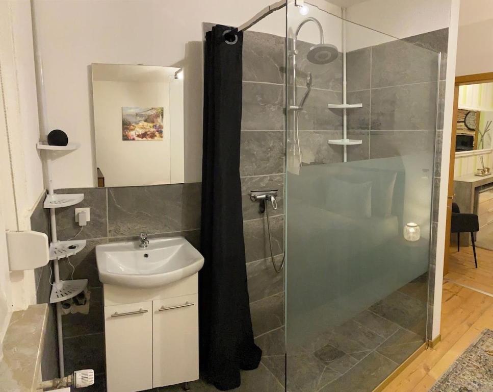 Kleines Apartment Mit Begehbarer Dusche Im Schlafzimmer Eberbach  Ngoại thất bức ảnh